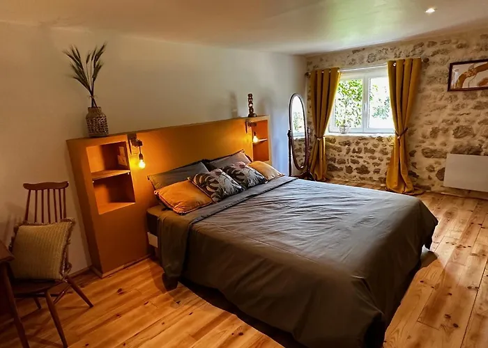 Naturo-gites Bed and breakfast Nieul-le-Virouil